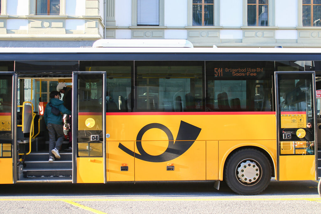 ラッパのマークが表すものは?　スイスを走る黄色い路線バス「ポストバス」のプロファイルに刮目せよ!!