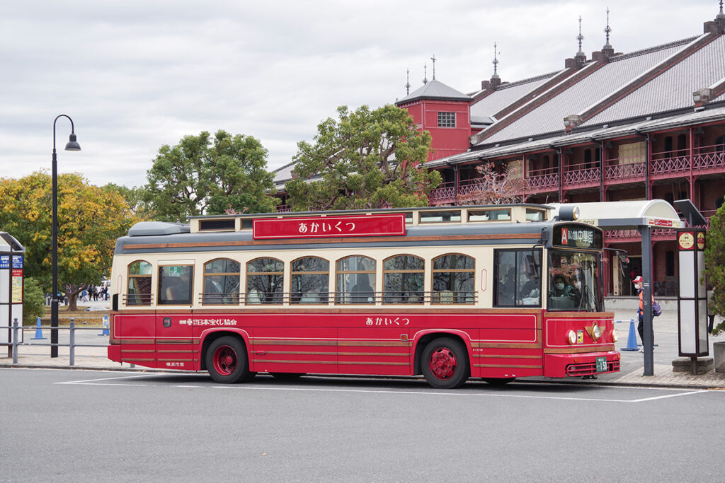 異国情緒感を演出した特別な車両が用意されている