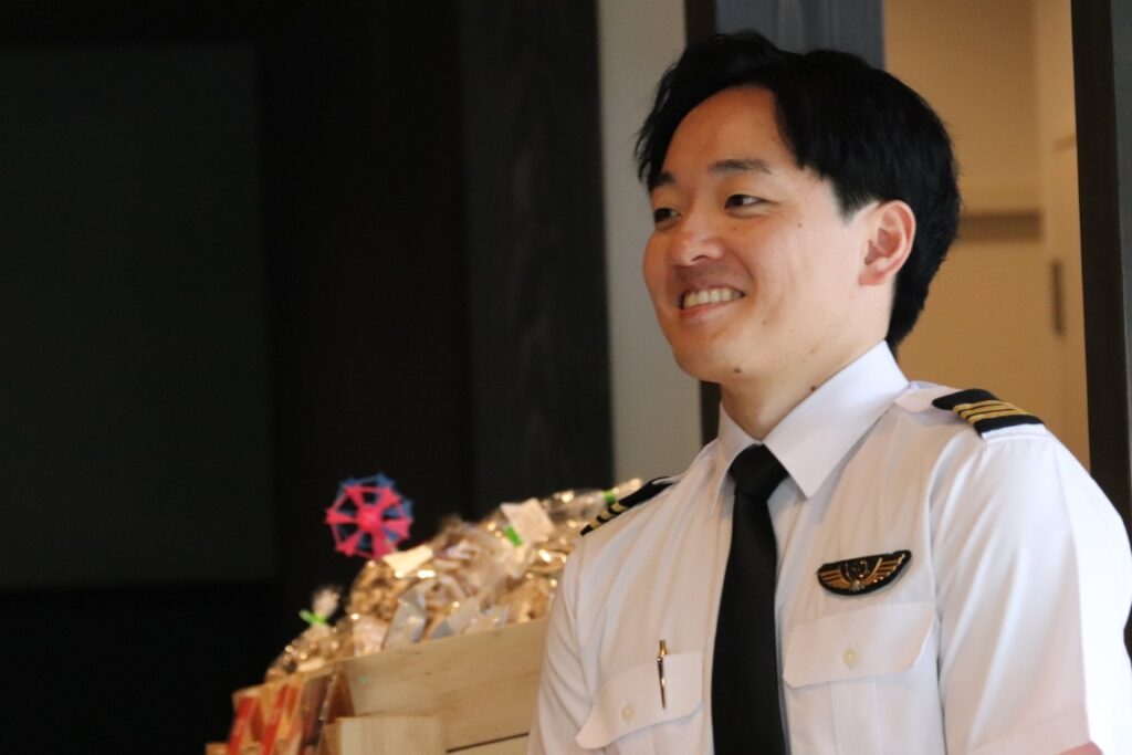 東野副操縦士