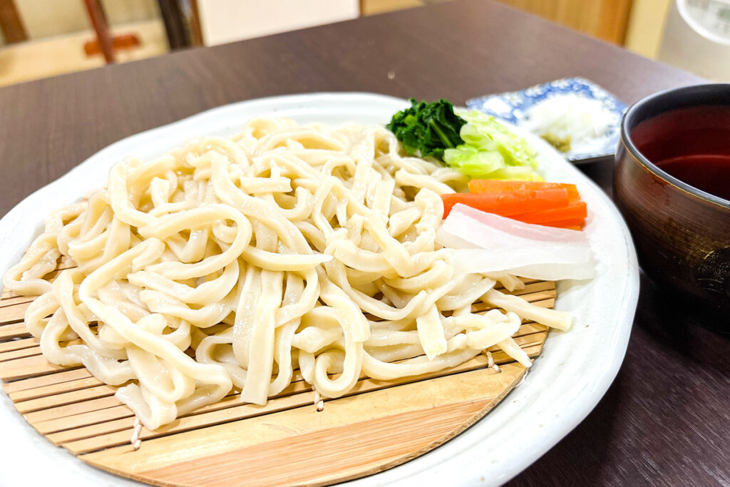 バス乗る前にうどんでも食べてきましょ（茹で時間12分）