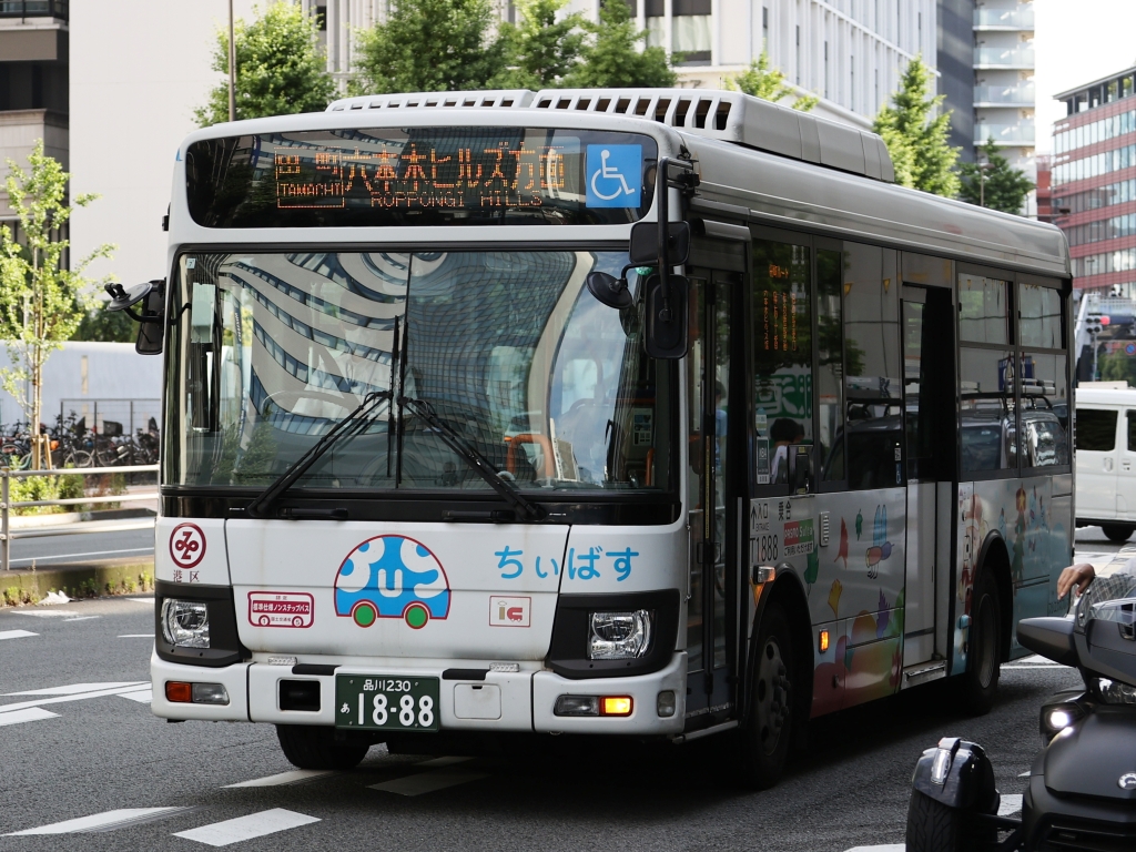 先発の田町ルートは9mの中型車がくる