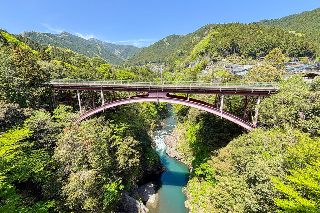青梅→奥多摩をJR線なしで移動すると!? 途中でこんな景色を拝めたりする