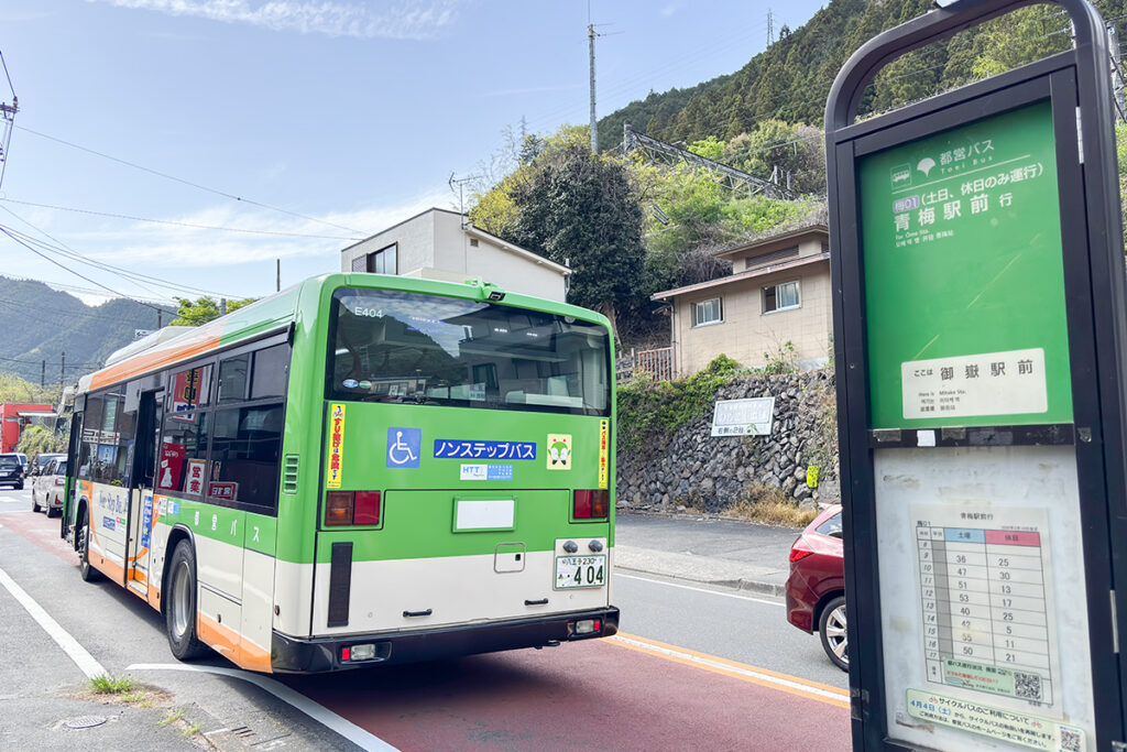 御嶽駅方面へ行く都営バス梅01系統が土日祝だけ出ている