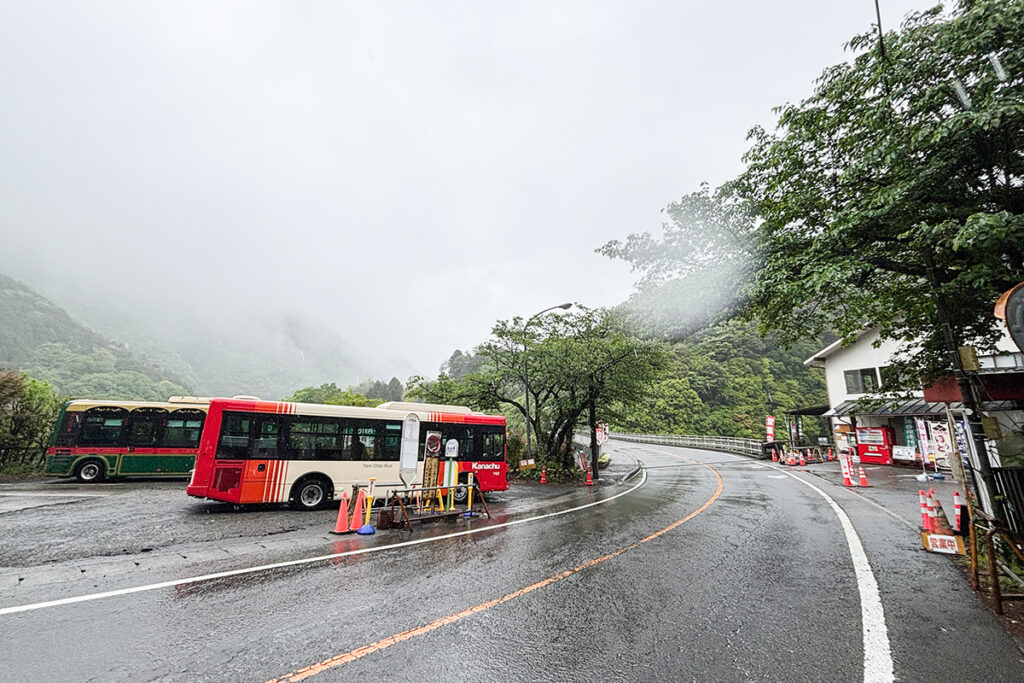 月夜野には道路脇に転回場とバスの待機スペースが設けてある