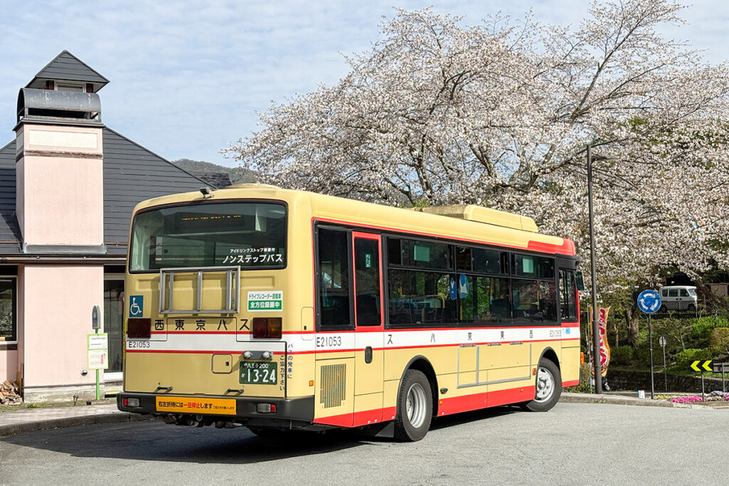 到着後10分で折り返しの奥多摩駅行きとなって帰っていく