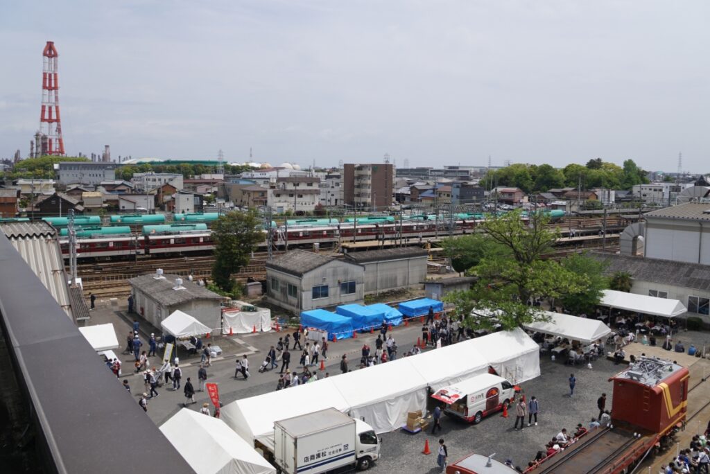 タキが並んでいるあたりが四日市らしい風景だ！