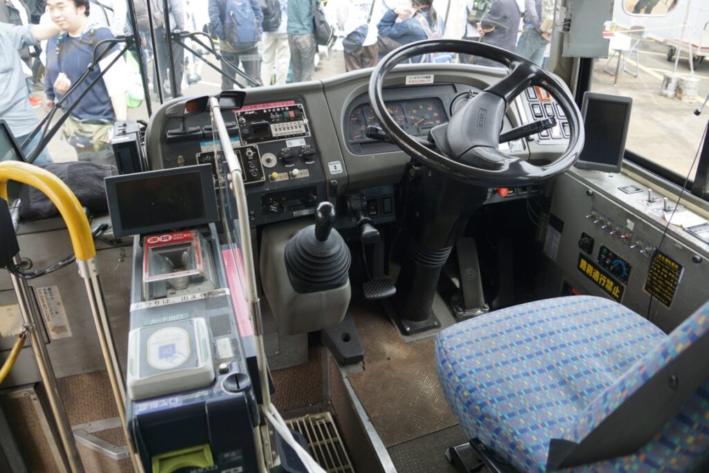 V8エルガのマニュアル車