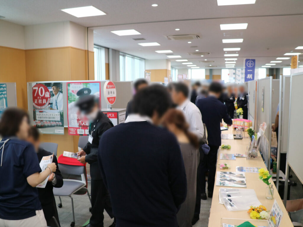 昨年の「愛知県バス会社合同就職説明会」の資料コーナー