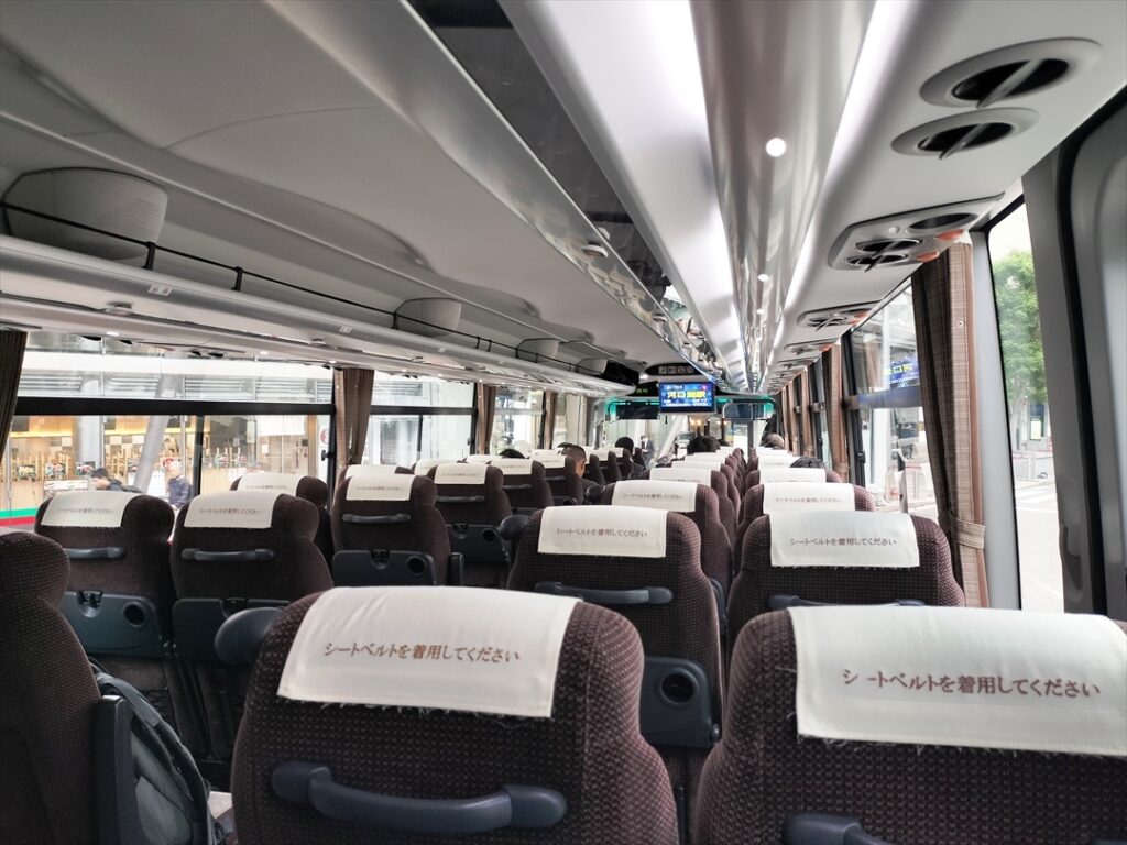 制服を着用して自社便の高速バスに乗るのは妙な気分？