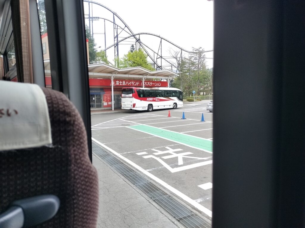 どこにでもリスクは潜んでいるので高速バスではシートベルトを締めよう！