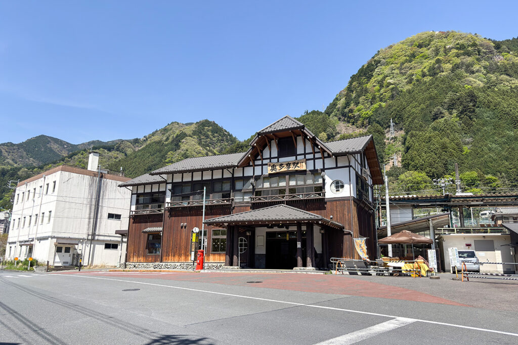 路線バスと徒歩の組み合わせで奥多摩駅に辿り着いた