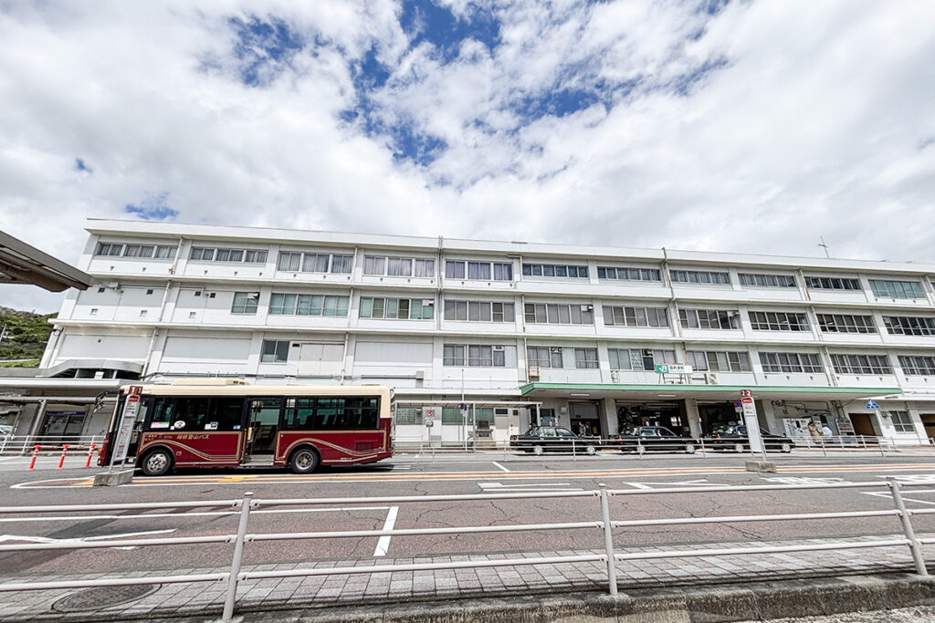 国府津まで来ると神奈中バス→箱根登山バスにチェンジ