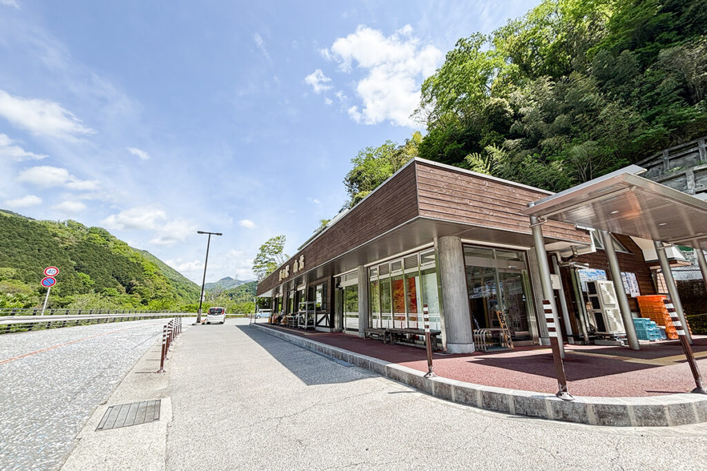 用沢→道の駅・山北へは歩いて10分かからないくらい