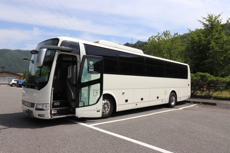バスで温泉旅行へGO!!　でも高速バスや観光バスだけがバス旅行ってわけではないんですよ!!