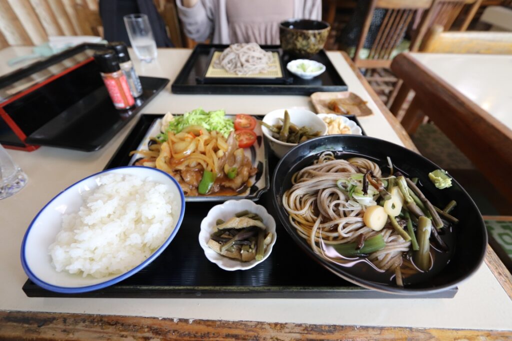 ドライブインで食した焼肉定食は1600円だったが満足できるボリュームだった