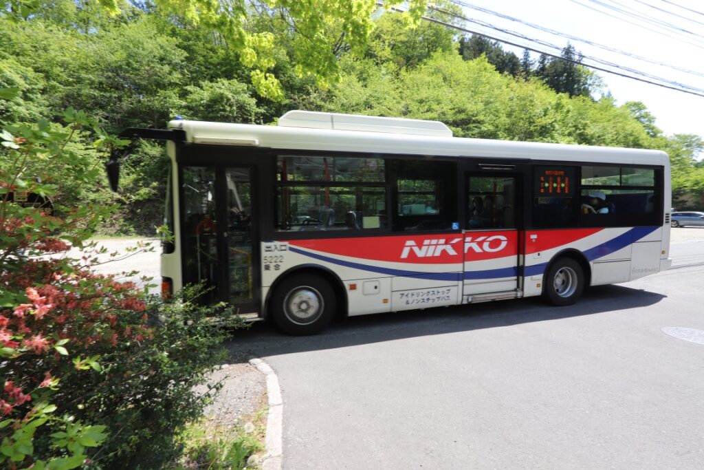ホテルに戻るのに乗車した日光交通エルガミオ