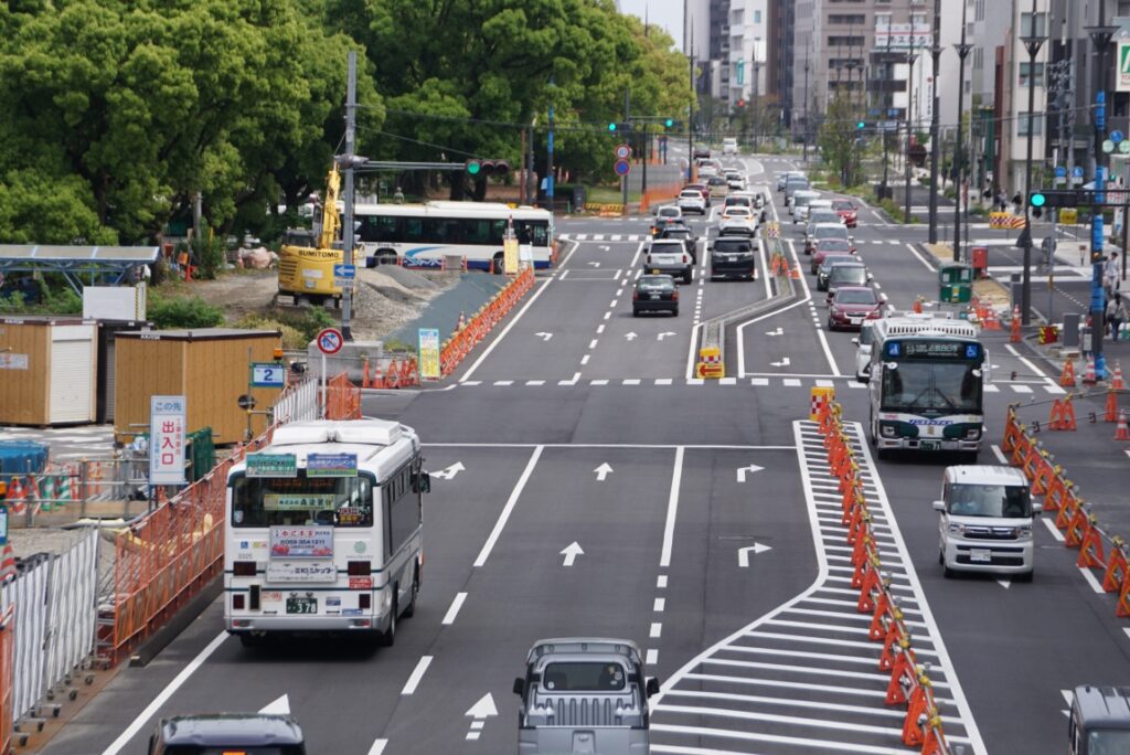 乗客も大変だが運転士もバス停がころころ変わり大変だ！