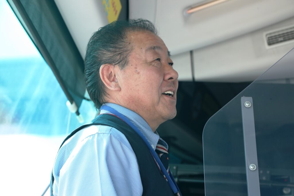 大型車の運転体験は指導運転士が担当する