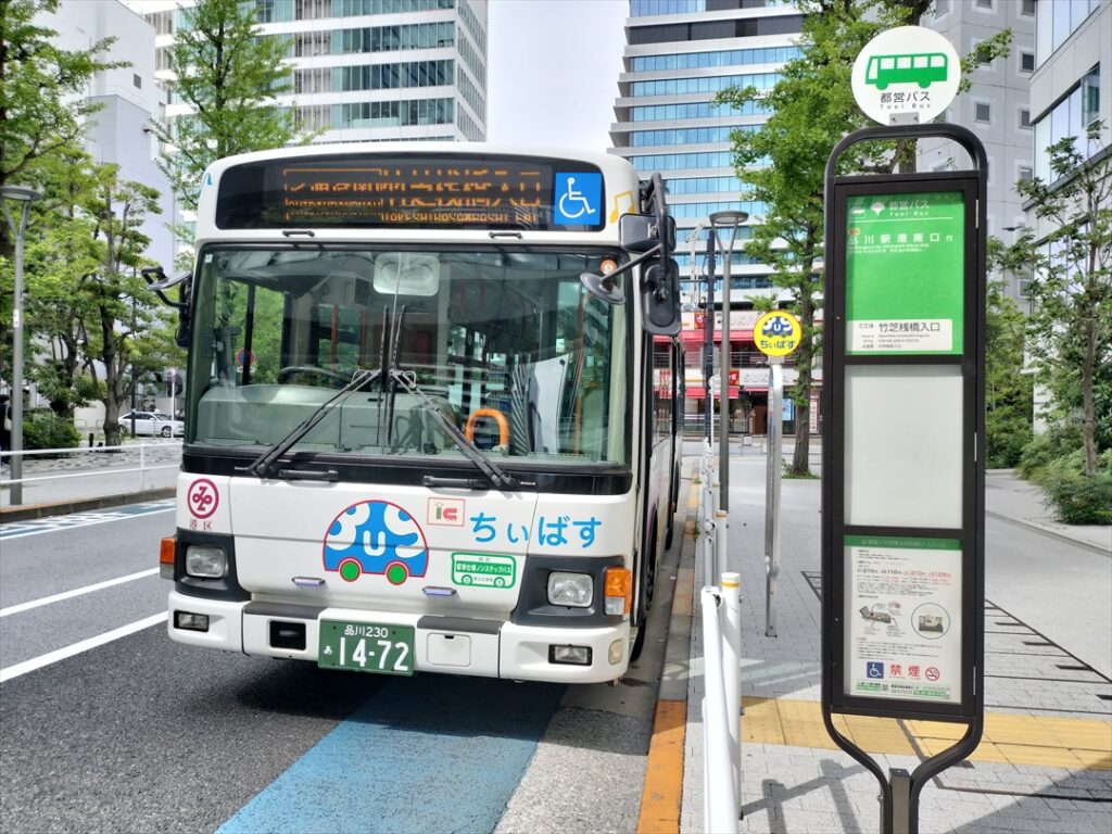 路線バスは決められたダイヤに基づいて運行する