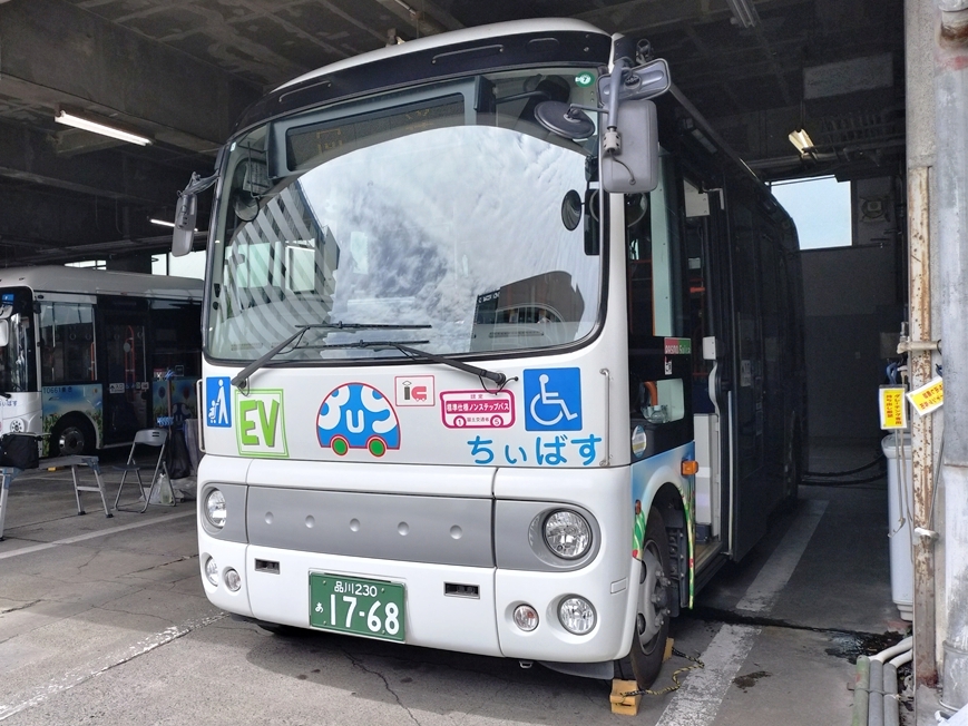 バスの前を走っていて堂々とバス停に止まるタクシーの神経がわからない