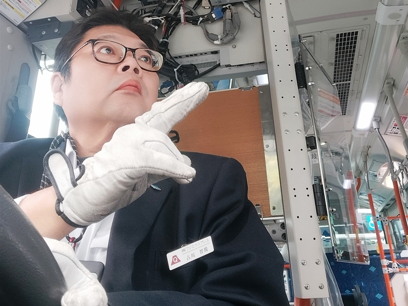 大型車にはバス貨物を問わず近寄らないのが最善？