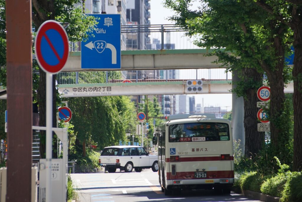 信号も規制標識もたくさん！