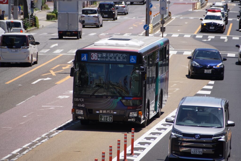 混雑する専用時間帯はバスしか走らないので定時性が確保される