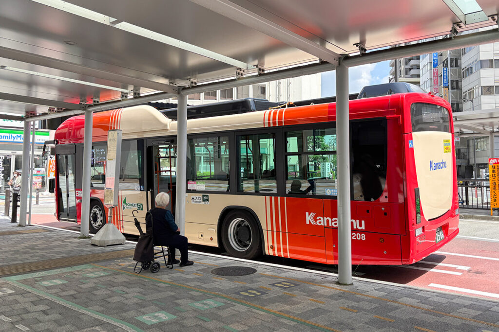 本厚木駅〜平塚駅間の路線にエルガEVが姿を見せた