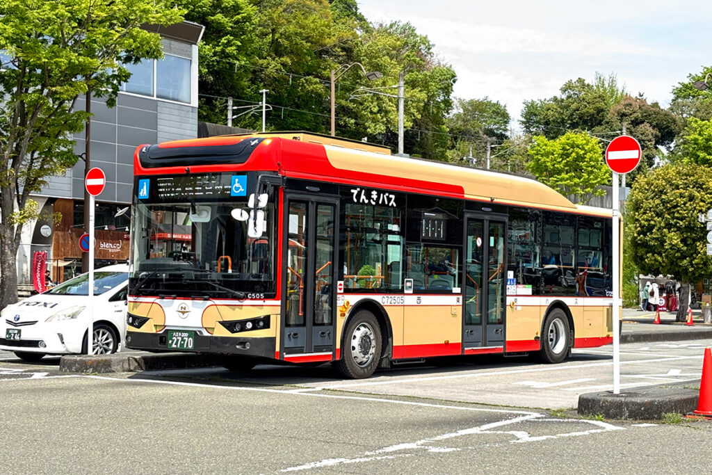 西東京バスの秋05系統を担当していた電気バス ECITY L10