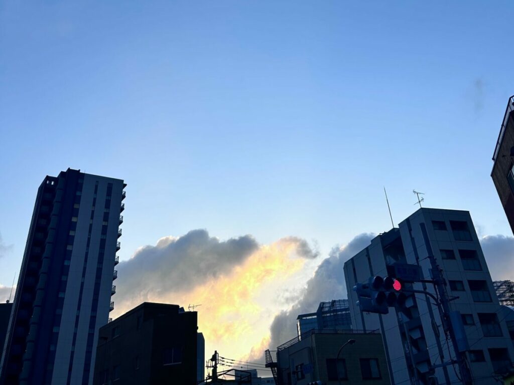 季節や配車場所によっては夜が明けるころに出発ということもある