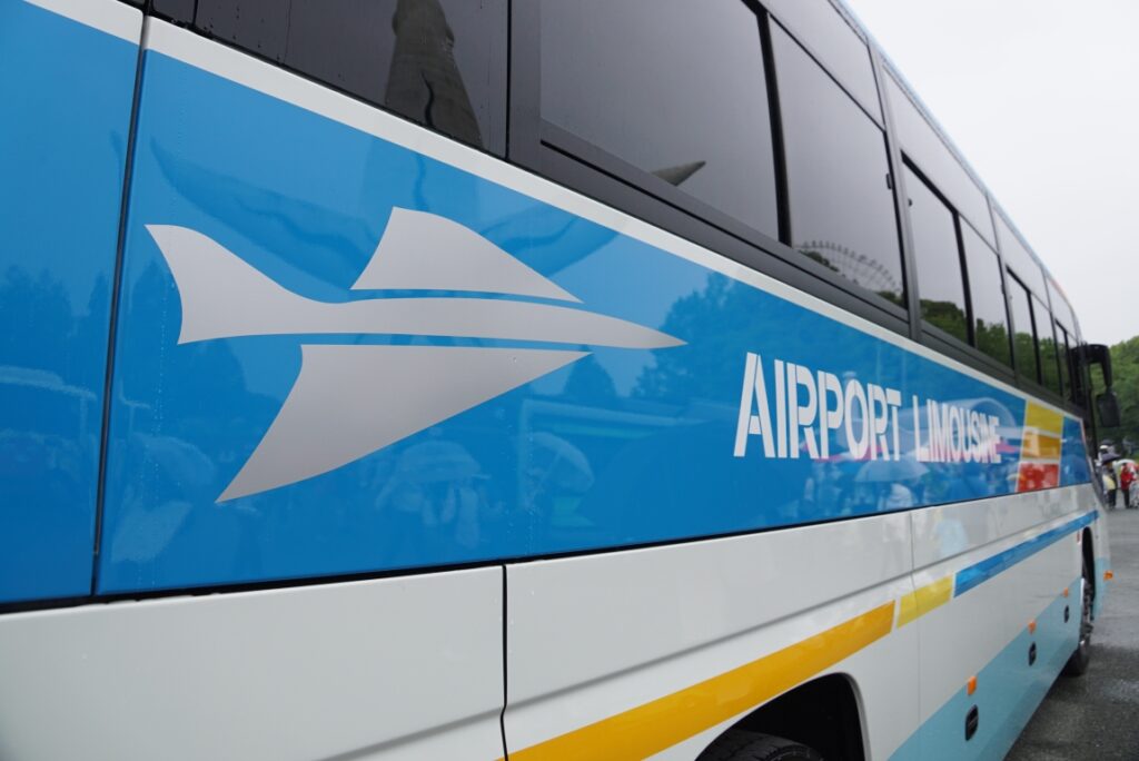 大阪空港交通の路線を引き継ぎ空港バスを運行する阪急観光バス