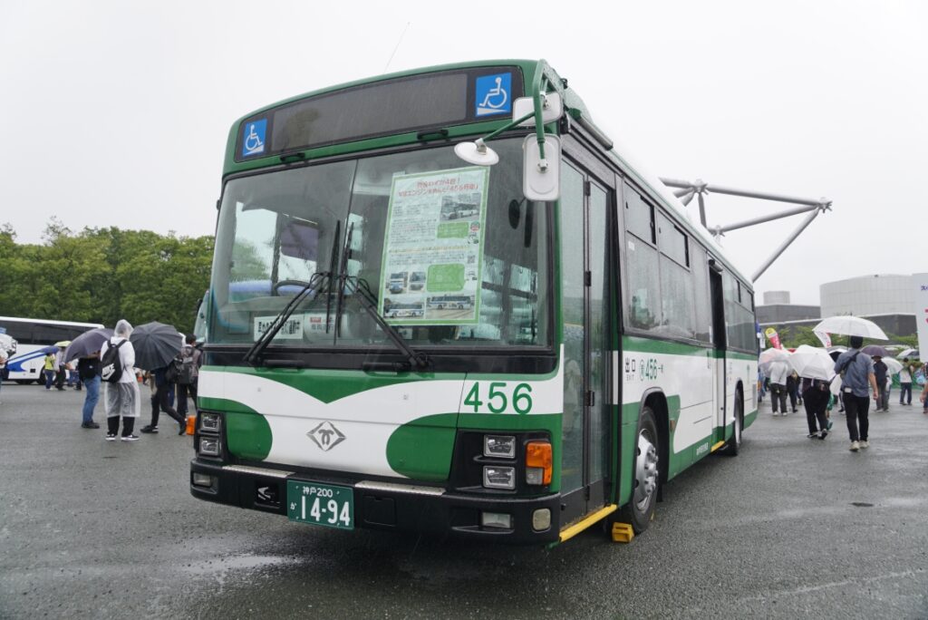 神戸市交通局のV8エルガ