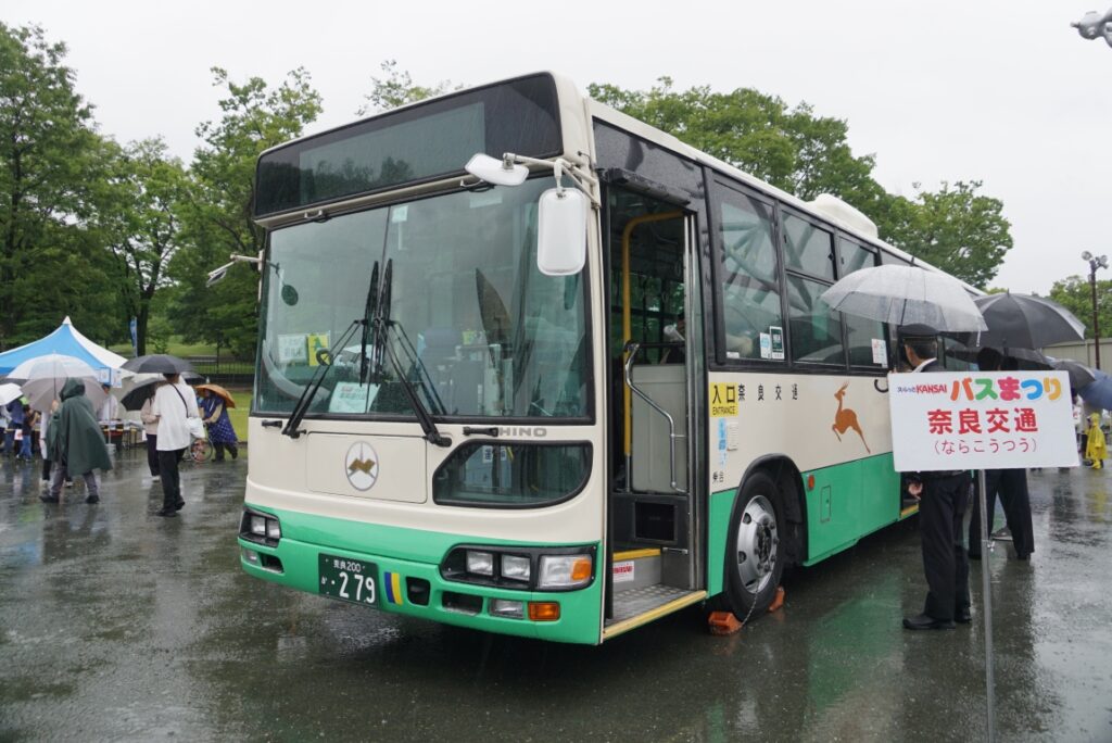 奈良交通の日野ブルーリボンシティワンステップ車