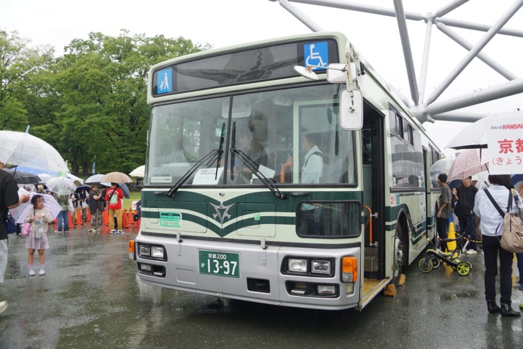 京都市交通局のいすゞ・西工という西鉄以外ではあまり見ない組み合わせ