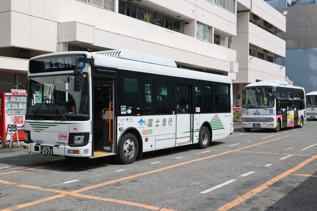 必要なバスを確保しつつ空間を空ける