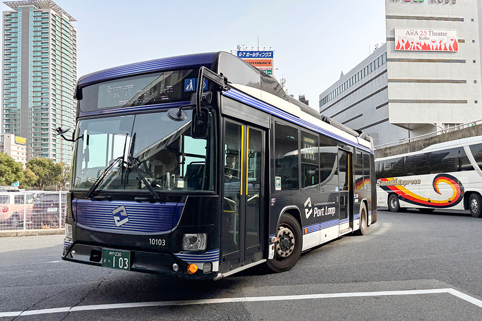 「ポートループ」は連節バスによる運行で、車両が目玉にもなっている
