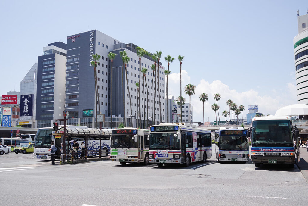 徳島県・JR徳島駅前のバスターミナル