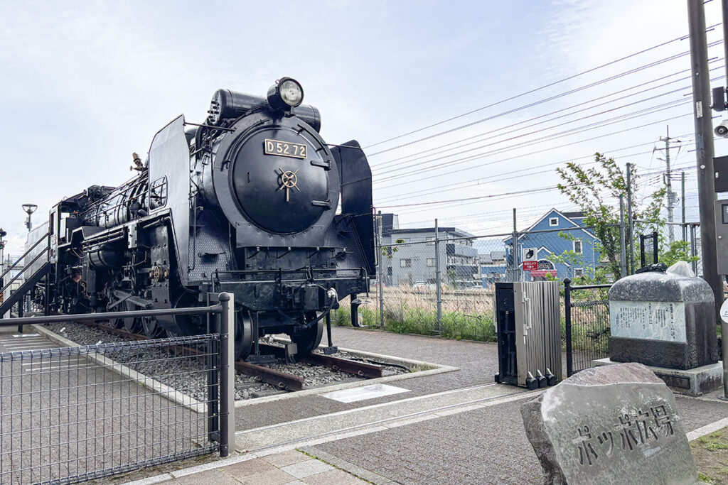 御殿場駅から歩いてすぐの所に保存蒸機が