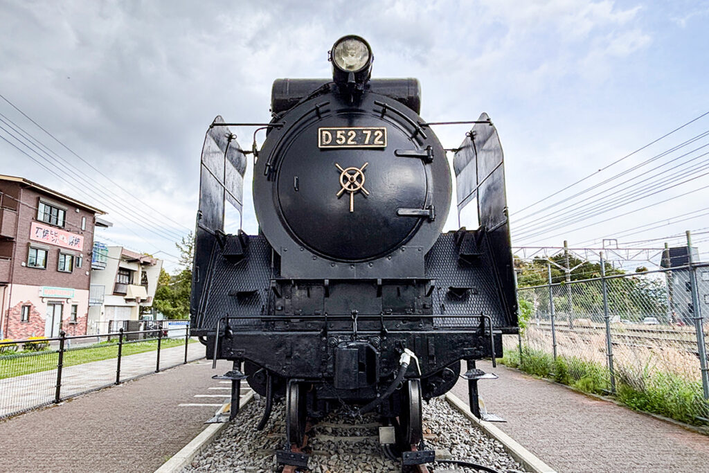 軽便鉄道から難所越えの名手まで!!　バス旅中に見に行ける保存された蒸機機関車たち