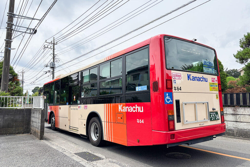 該当バス停には神奈中バスを利用してアクセス