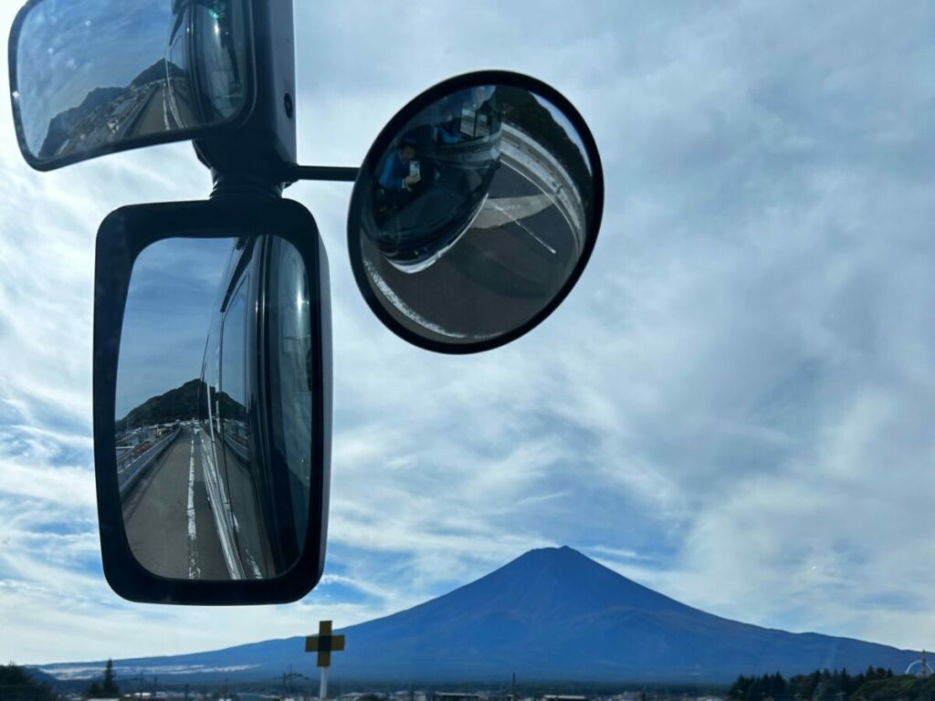 ガイド席からの風景もなかなかなもの!