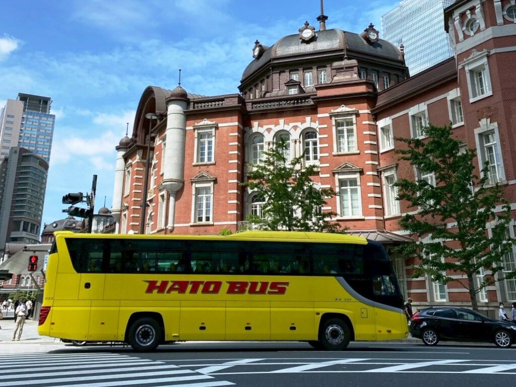 街中で貸切バスを見るとサロンバスかなぁ?とか思ったりする