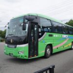 ハイデッカーなコミバスが高速道路を走るだと？　日本一お金持ちの村(?)に行ってきた!!