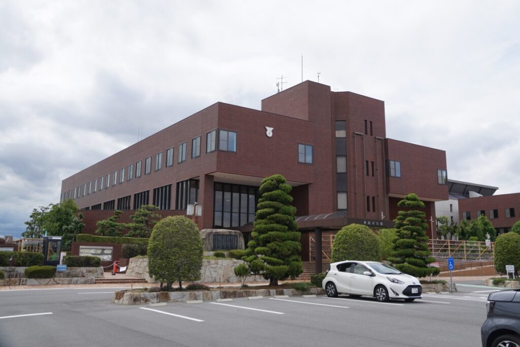 立派な村役場