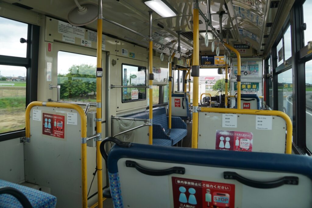 車内はいたって普通のエルガミオ
