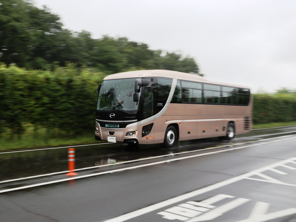 新型セレガは日野自動車が出した運転士不足解消の1つの回答でもある