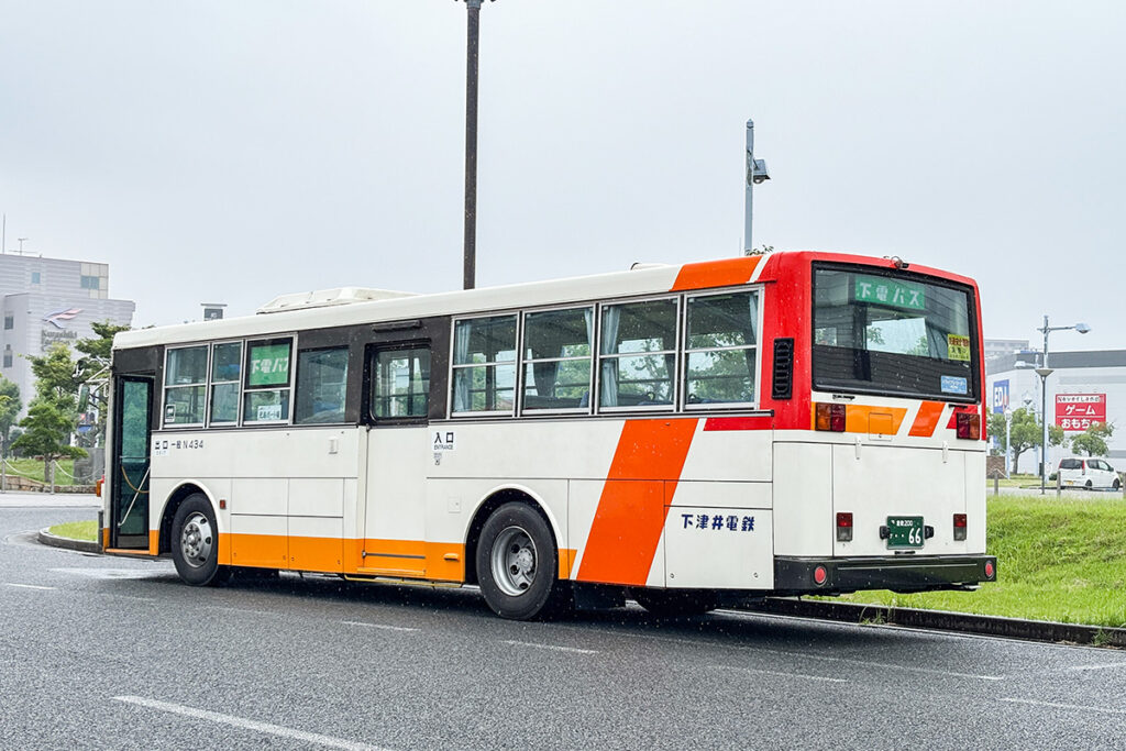1994式日産デ＋富士重工車体。この車は用途が限られているようで、幕は実質的に固定なのかも?