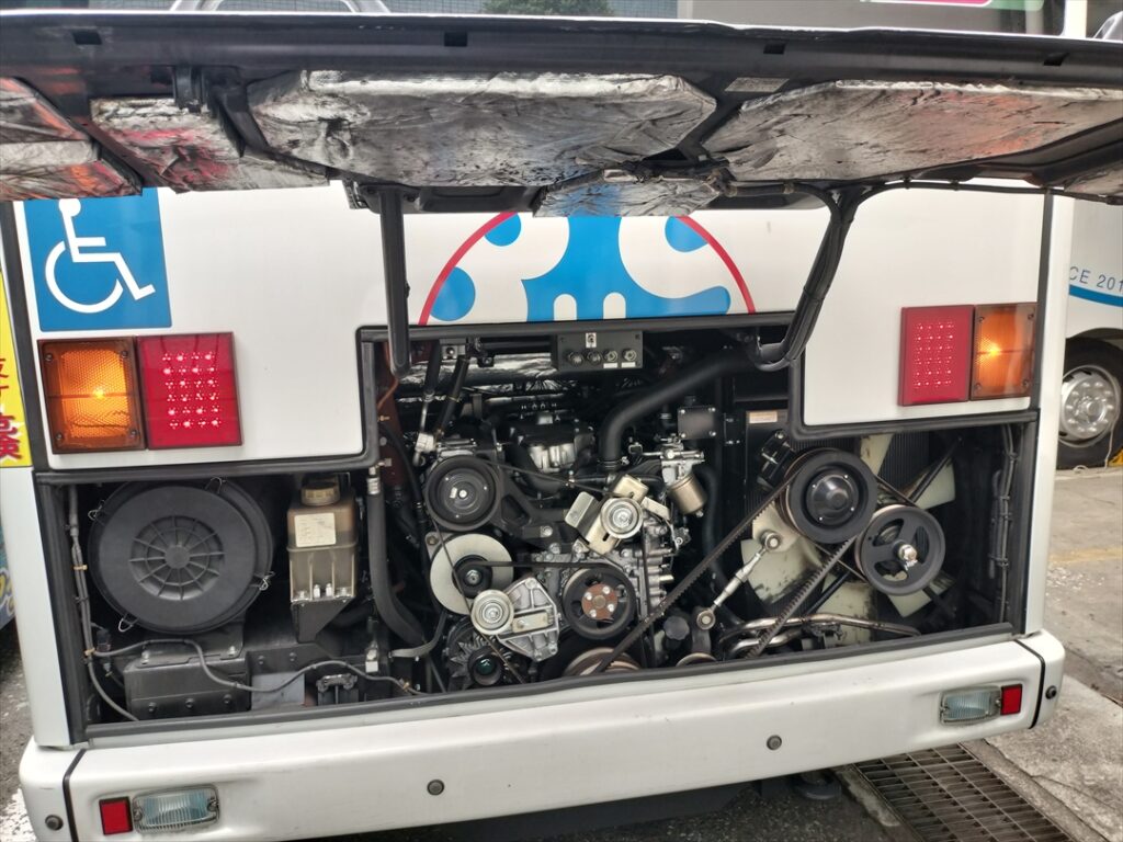 エンジンの運行前点検中!