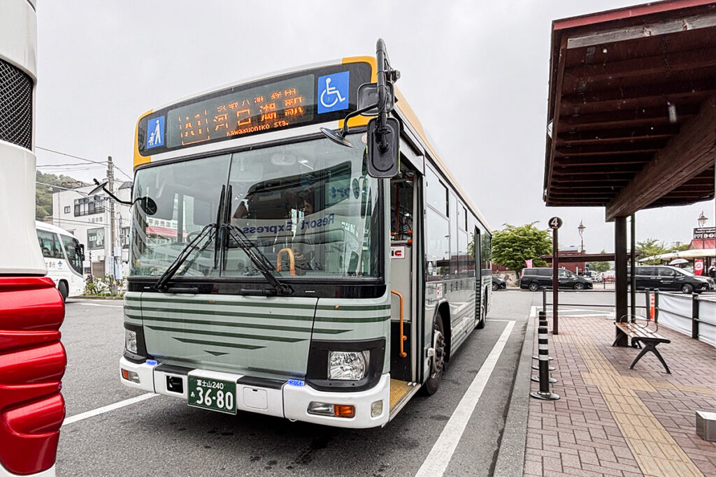 この日はちょっと遅れて1時間36分で河口湖駅に着いた