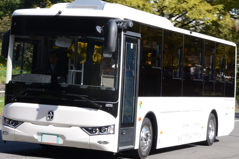 ツーステ・トップドアの電気バスが登場!!　しかも中型クラスのツーステ・ワンロマタイプとあって使い勝手は無限大!!